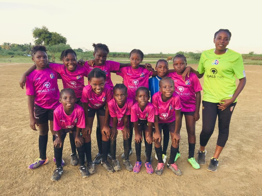 Girls soccer team posing for photo